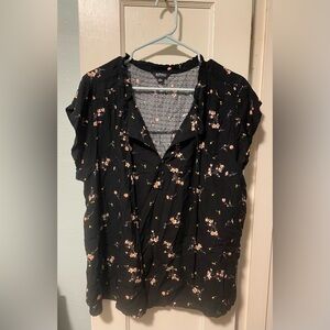 4/$25 bundle deal- Black floral Blouse